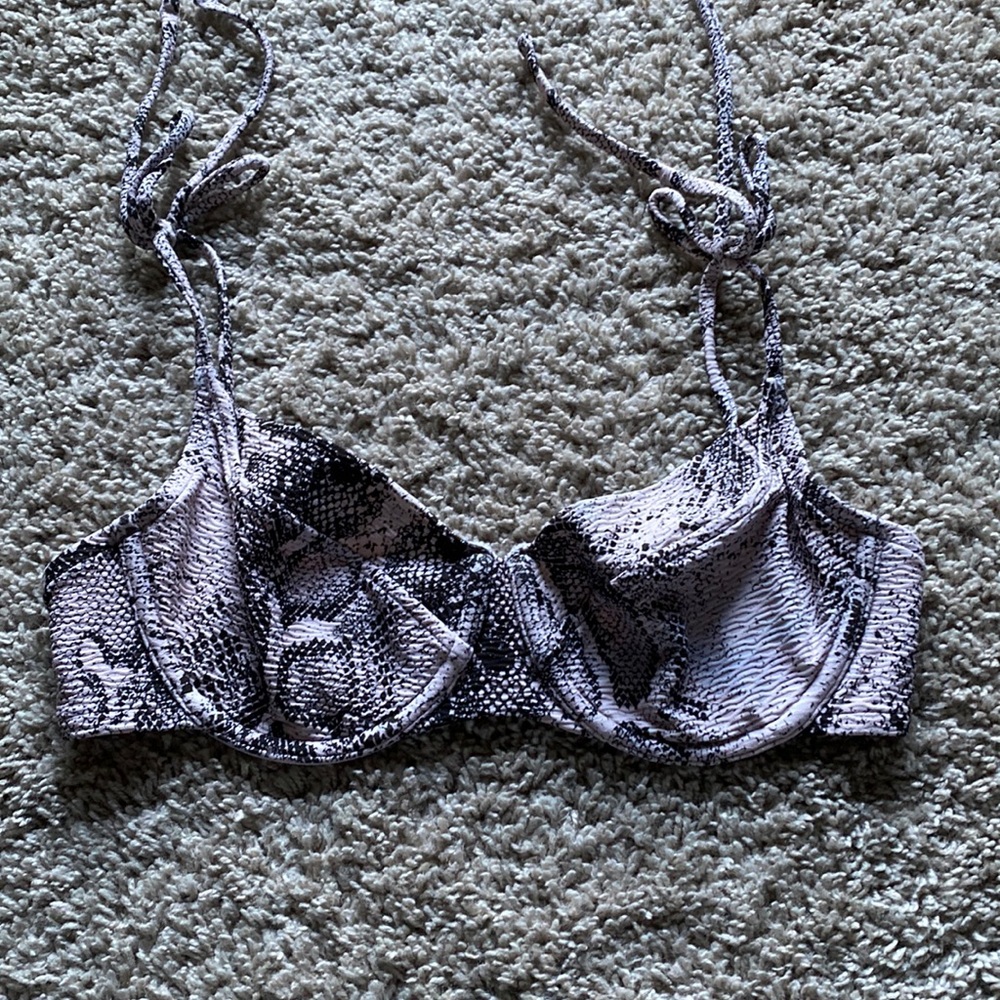 Victoria’s Secret bikini top size small